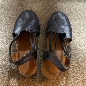 Women's size 6 slip on shoes!!